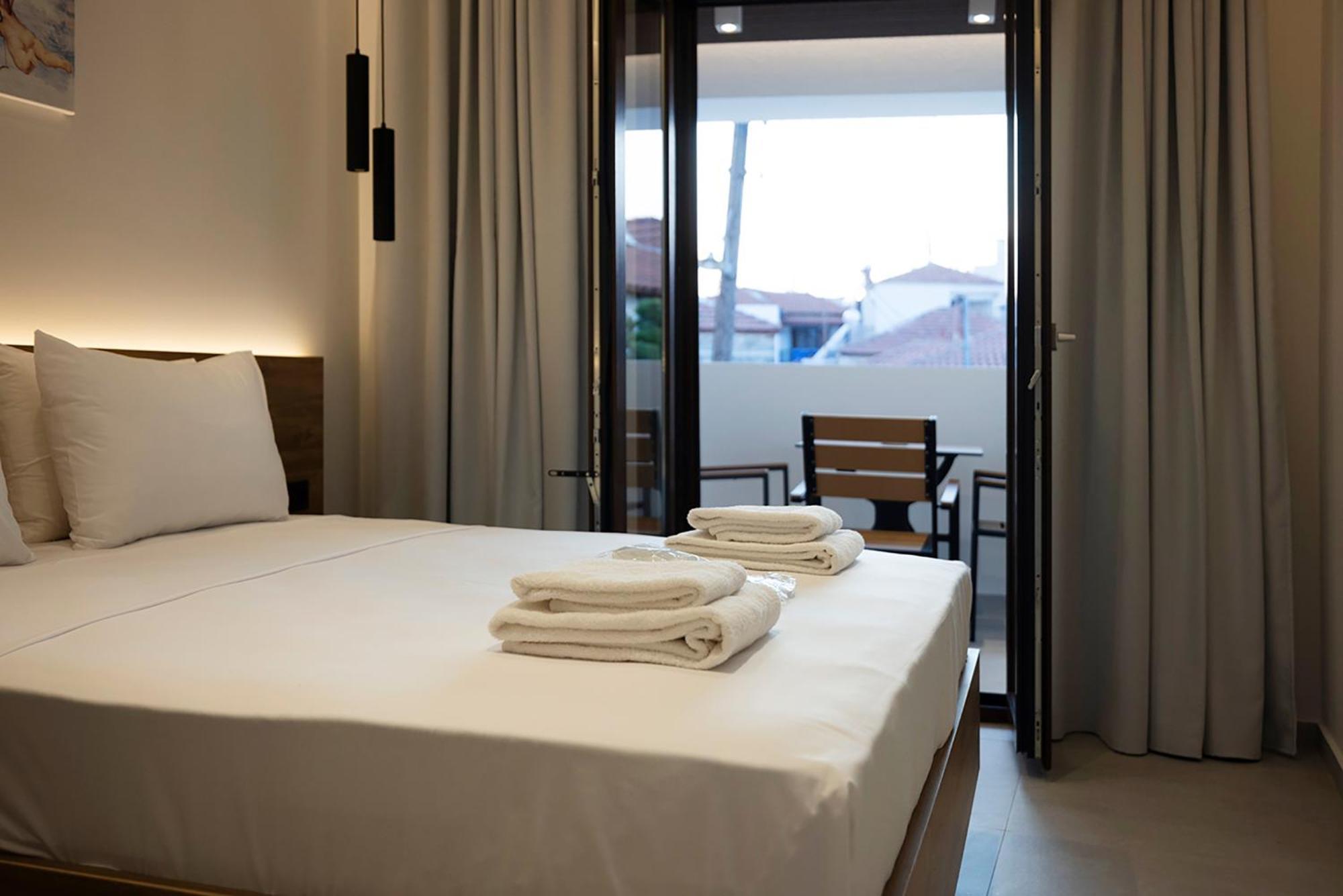 Akira Suites Afytos Bagian luar foto